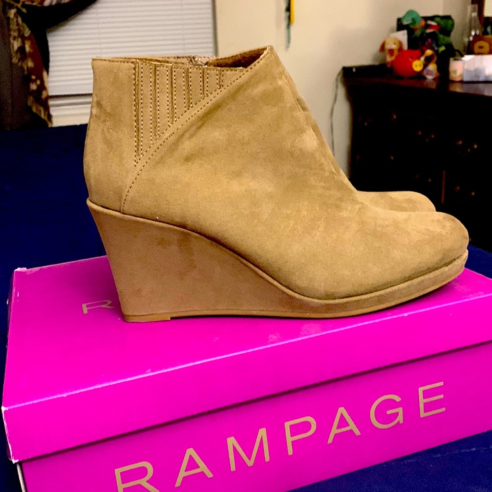 Women’s wedges/booties